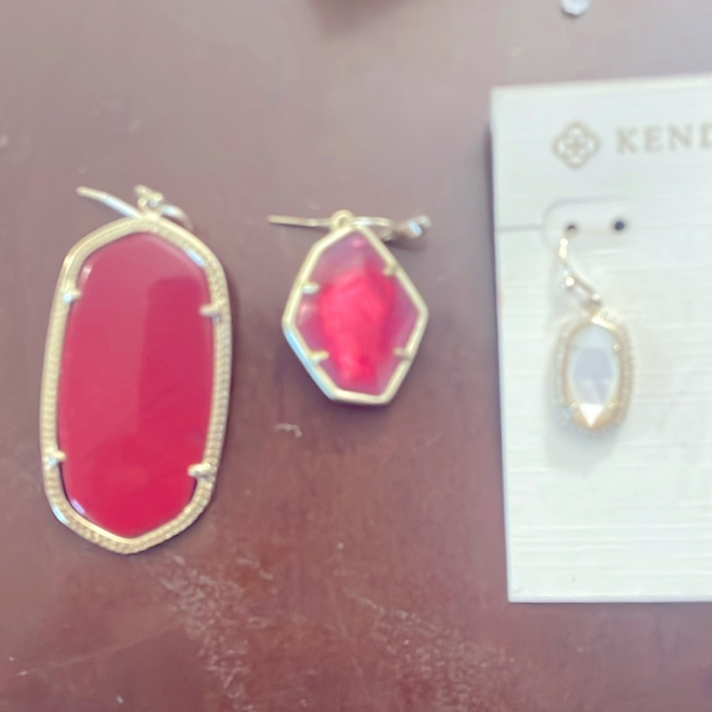 Kendra Scot. Sold individual SINGLE EARRINGS DIFFERENT SIZE